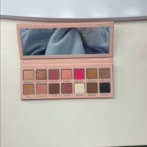 Kylie cosmetics holiday palette